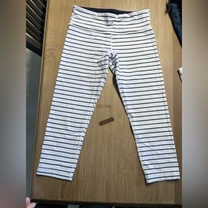 RARE Lululemon Wunder Under Crop sz 6 Quiet Stripe